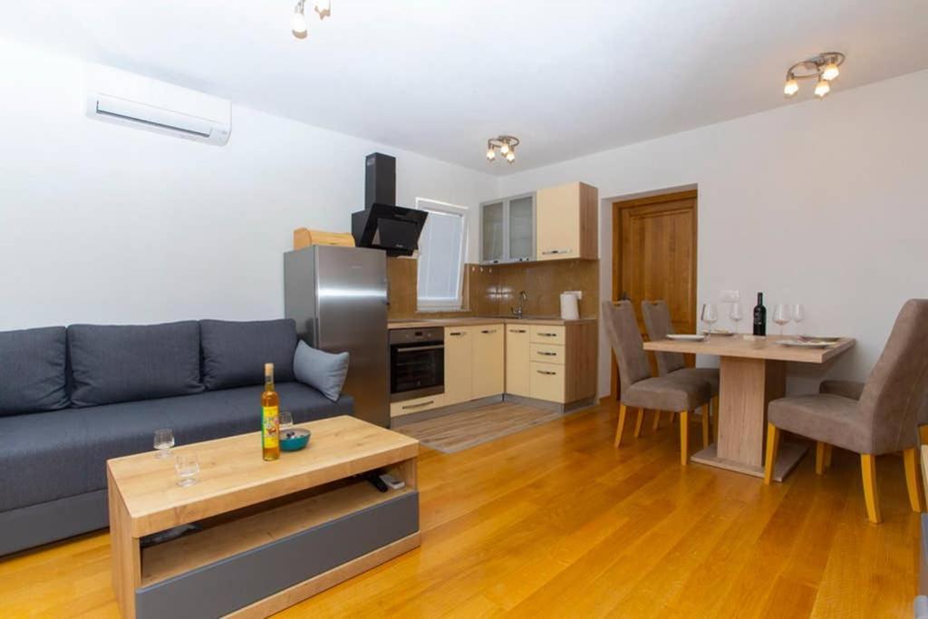 Apartments Vladimir #3 Makarska Buitenkant foto